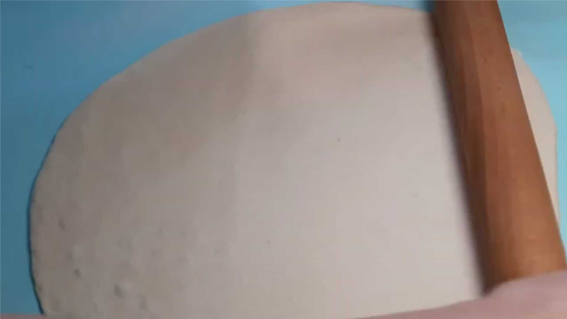 Домашняя пицца с колбасой и сыром в духовке-Шаг 8