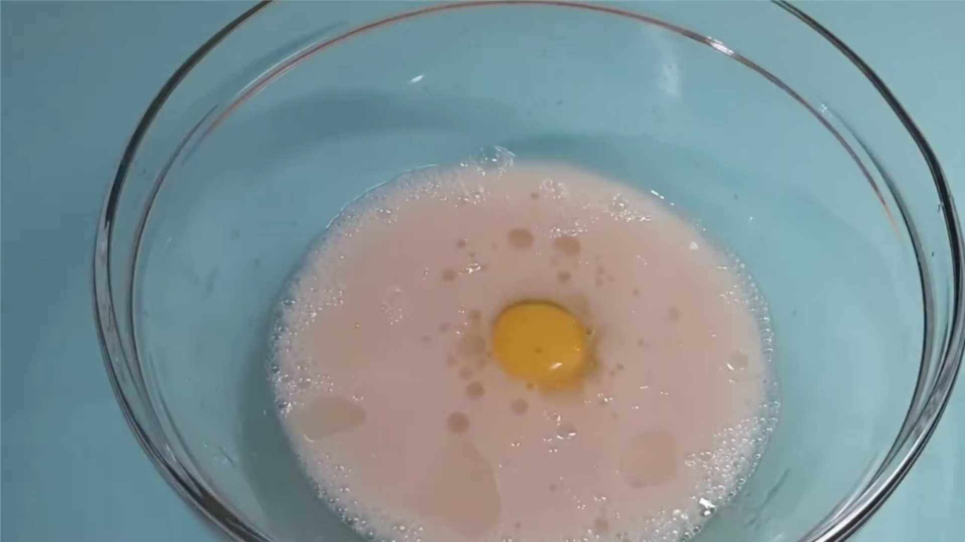 Домашняя пицца с колбасой и сыром в духовке-Шаг 2