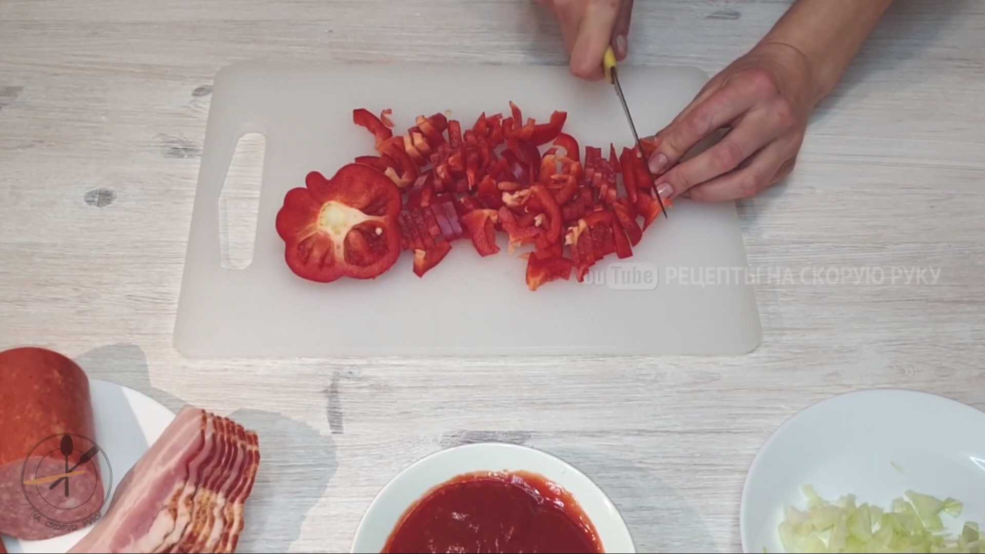 Пицца в духовке на бездрожжевом тесте-Шаг 6