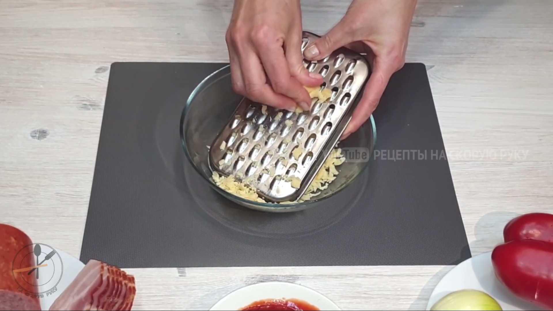 Пицца в духовке на бездрожжевом тесте-Шаг 4