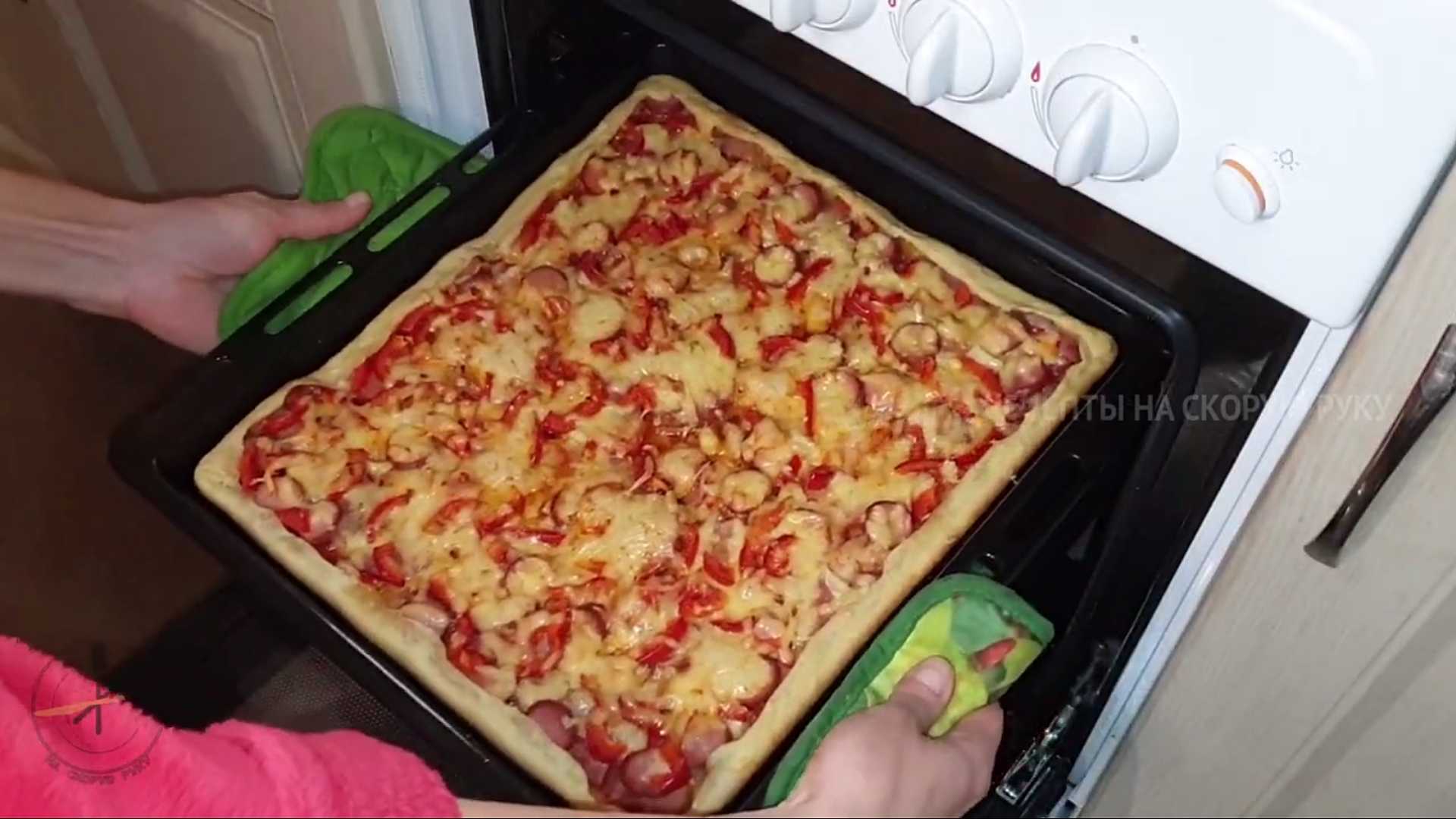 Пицца в духовке на бездрожжевом тесте-Шаг 13