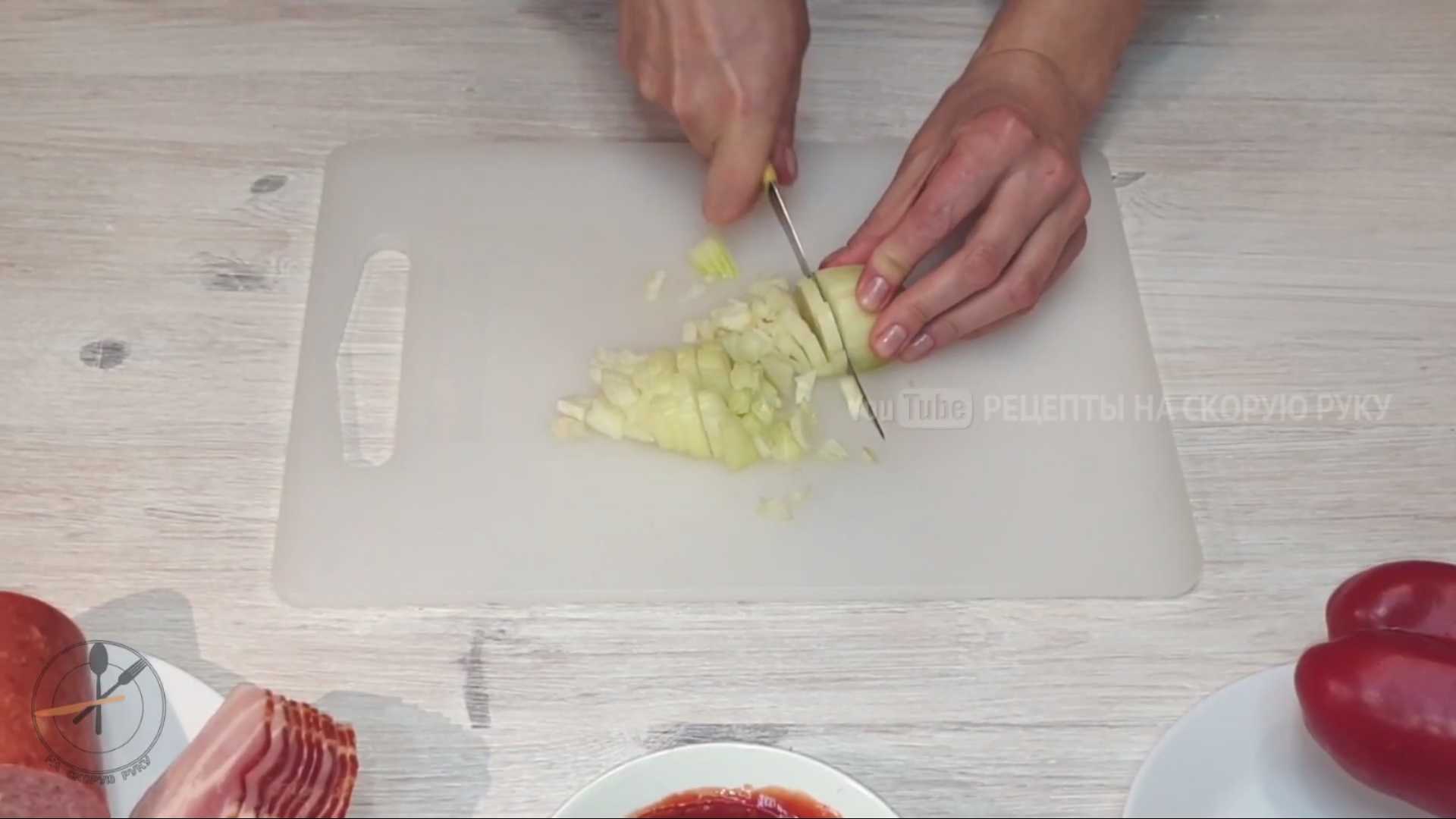 Пицца в духовке на бездрожжевом тесте-Шаг 5