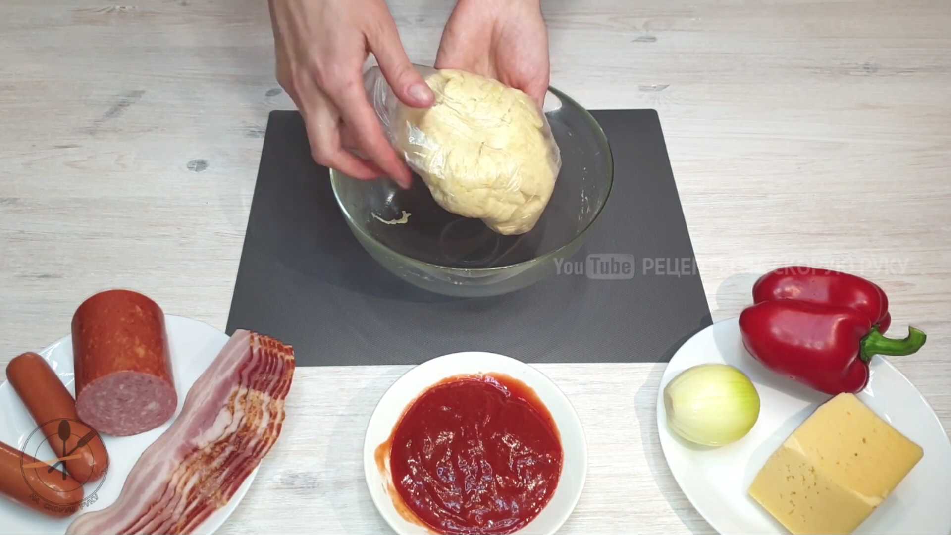 Пицца в духовке на бездрожжевом тесте-Шаг 3