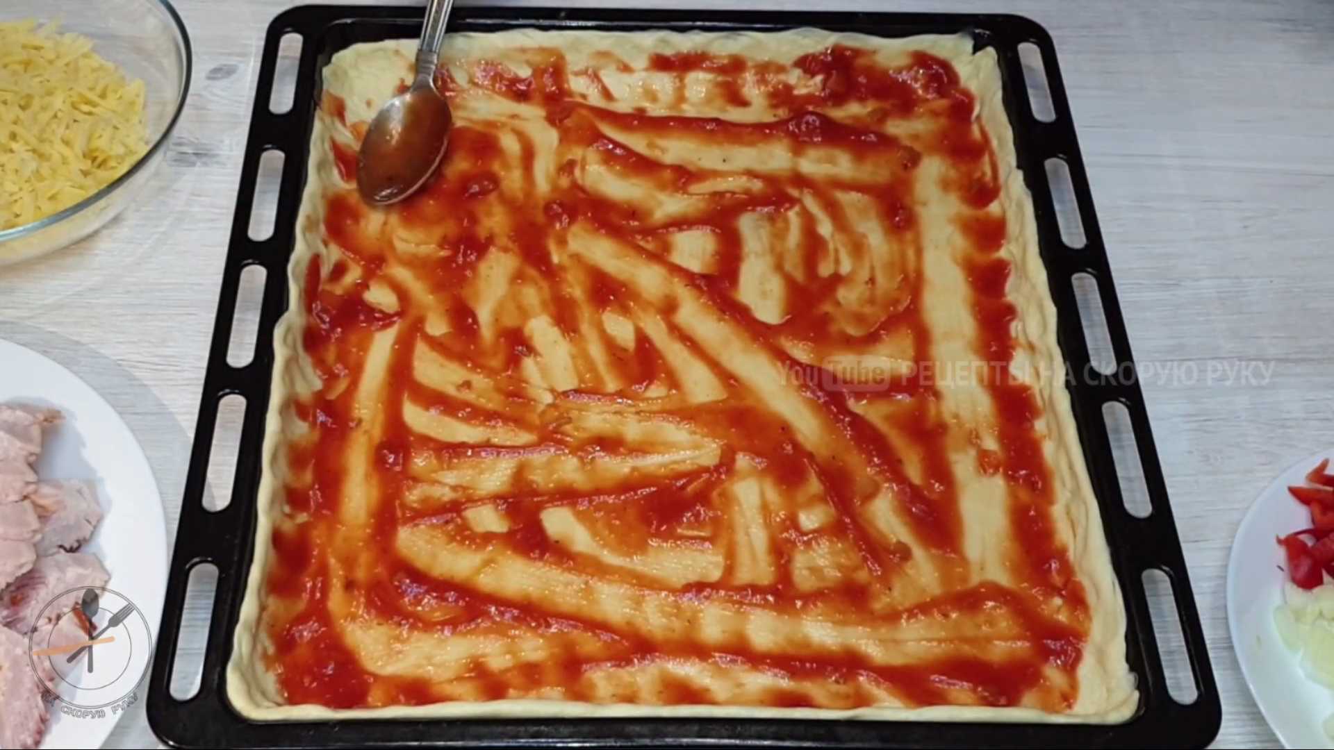 Пицца в духовке на бездрожжевом тесте-Шаг 9