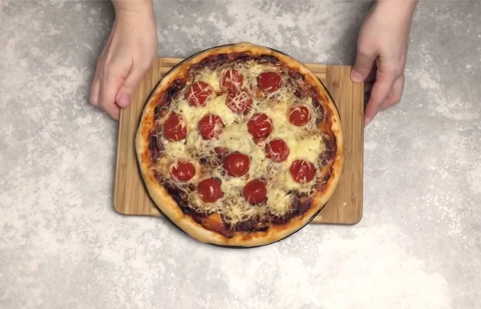 Пицца с колбасой в духовке-Шаг 12