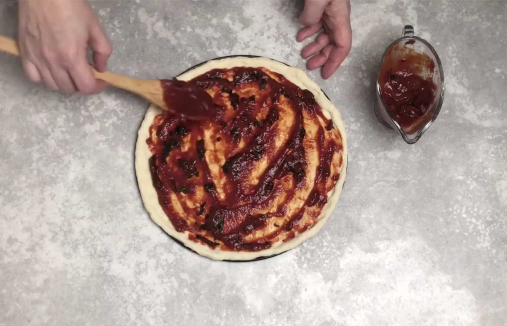 Пицца с колбасой в духовке-Шаг 9