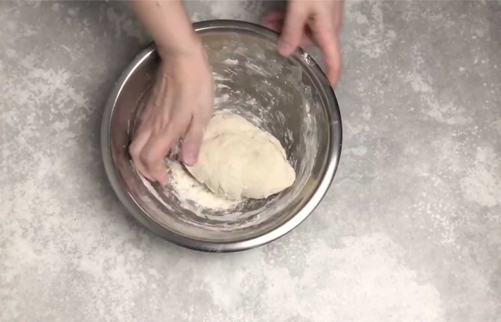 Пицца с колбасой в духовке-Шаг 3