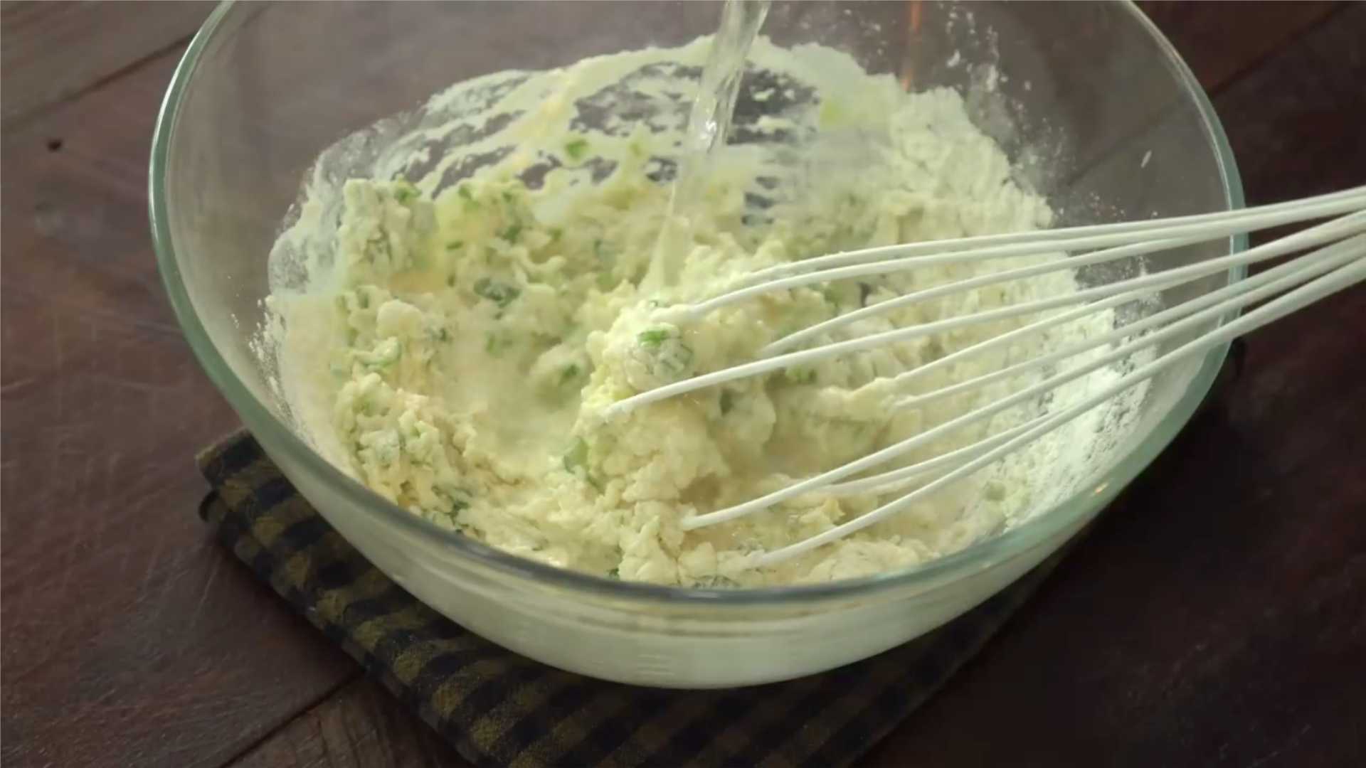 Чесночные лепешки с зеленым луком-Шаг 4