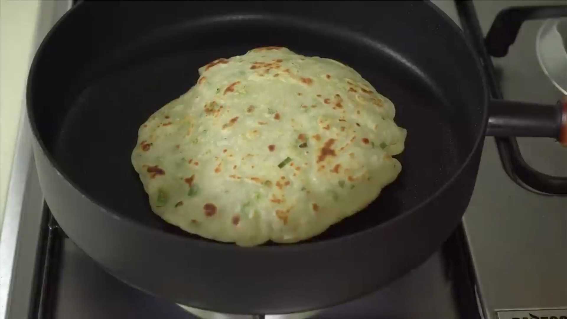 Чесночные лепешки с зеленым луком-Шаг 9