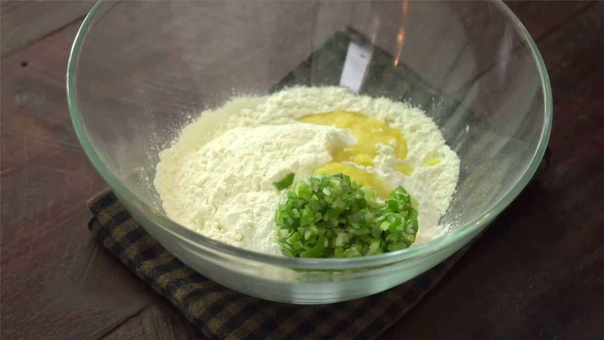 Чесночные лепешки с зеленым луком-Шаг 3