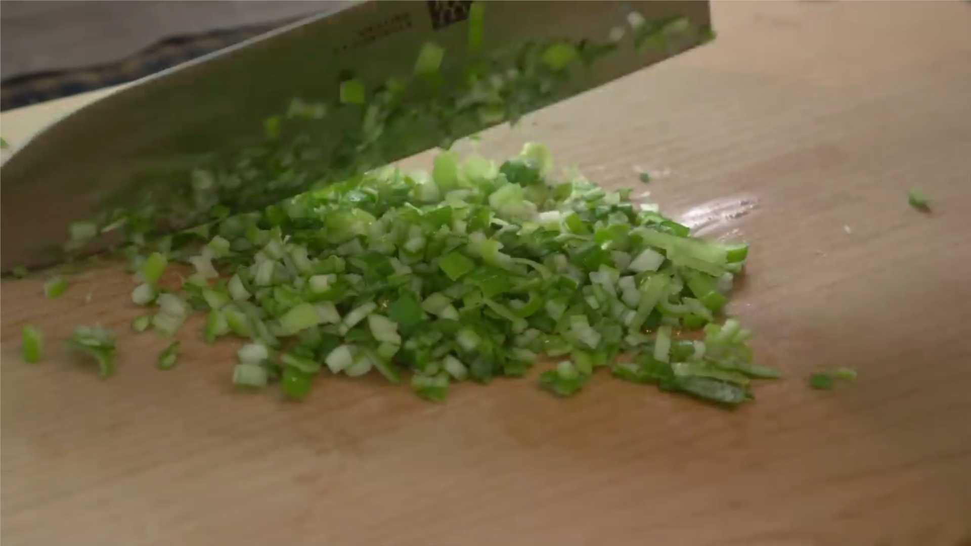 Чесночные лепешки с зеленым луком-Шаг 1