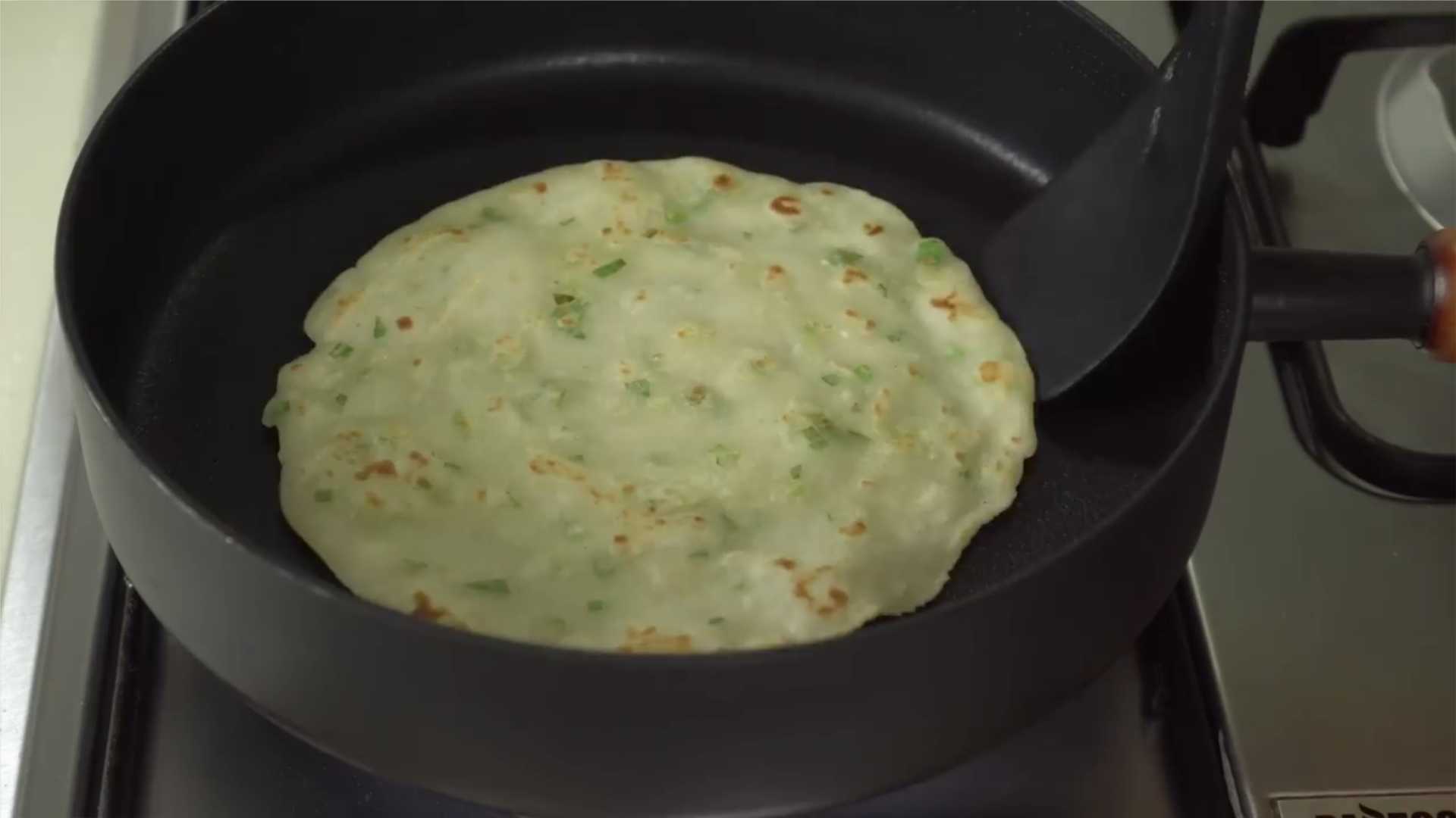 Чесночные лепешки с зеленым луком-Шаг 8