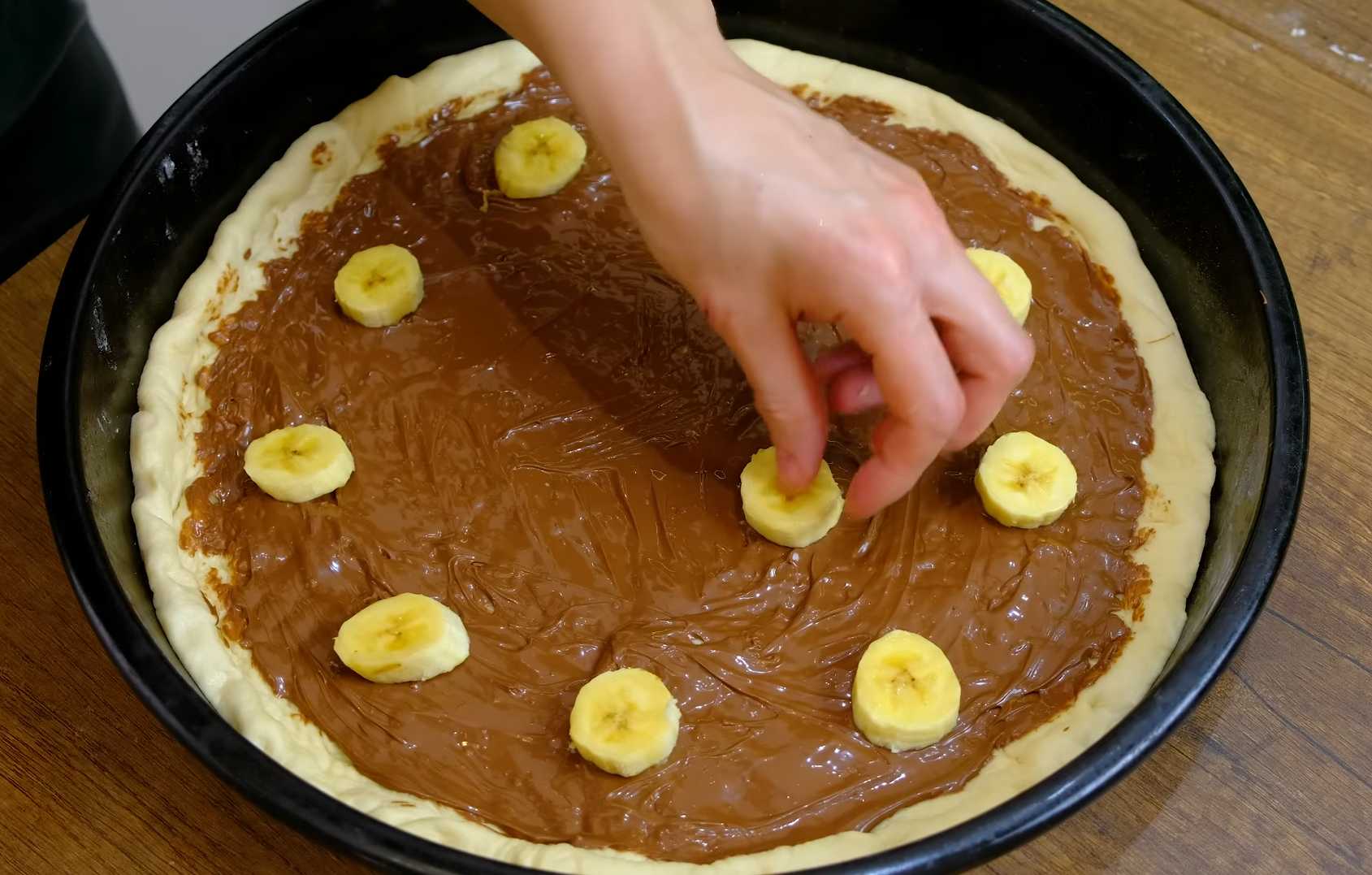 Сладкая пицца с бананом и шоколадом-Шаг 8