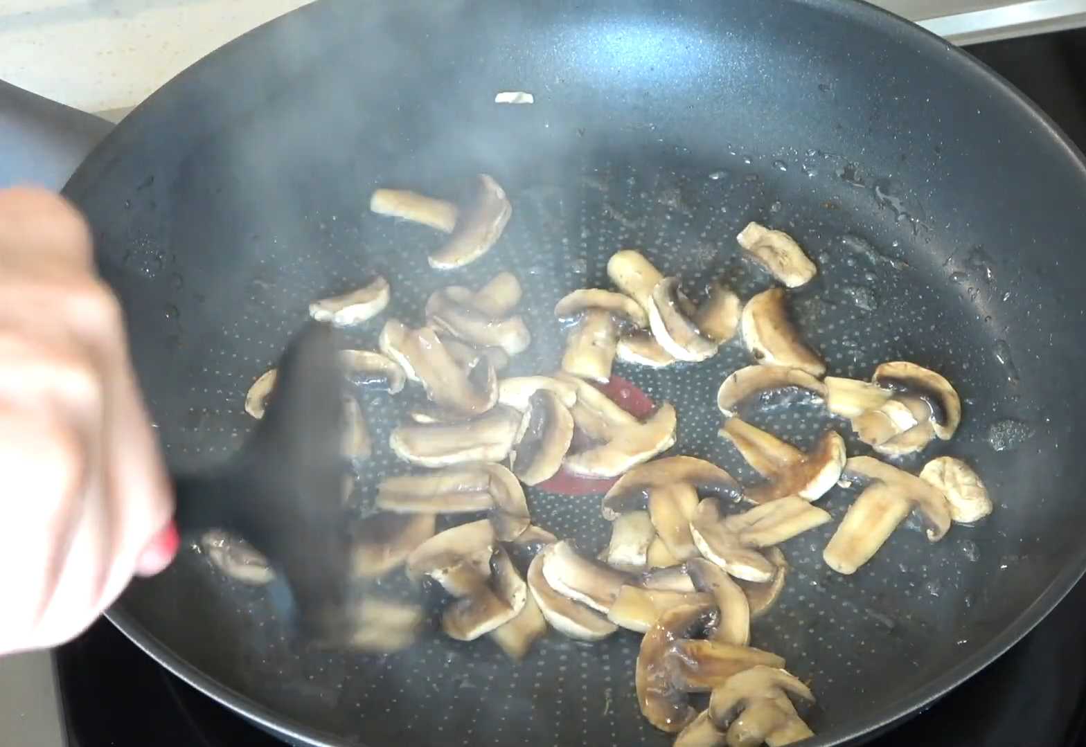 Пицца на лепешке тортилья на сковороде-Шаг 3