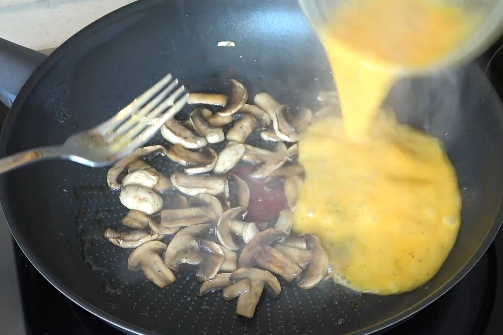 Пицца на лепешке тортилья на сковороде-Шаг 4