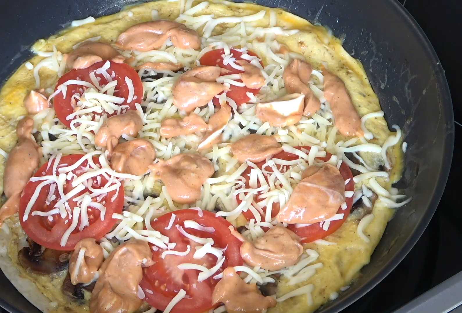 Пицца на лепешке тортилья на сковороде-Шаг 6