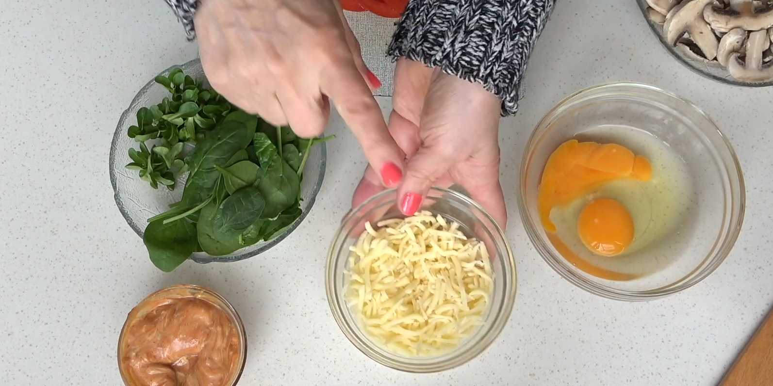 Пицца на лепешке тортилья на сковороде-Шаг 2