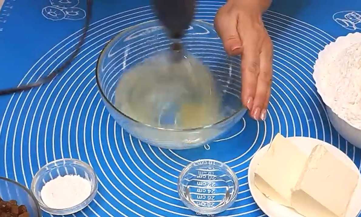 Кулич на дрожжах и кефире-Шаг 2