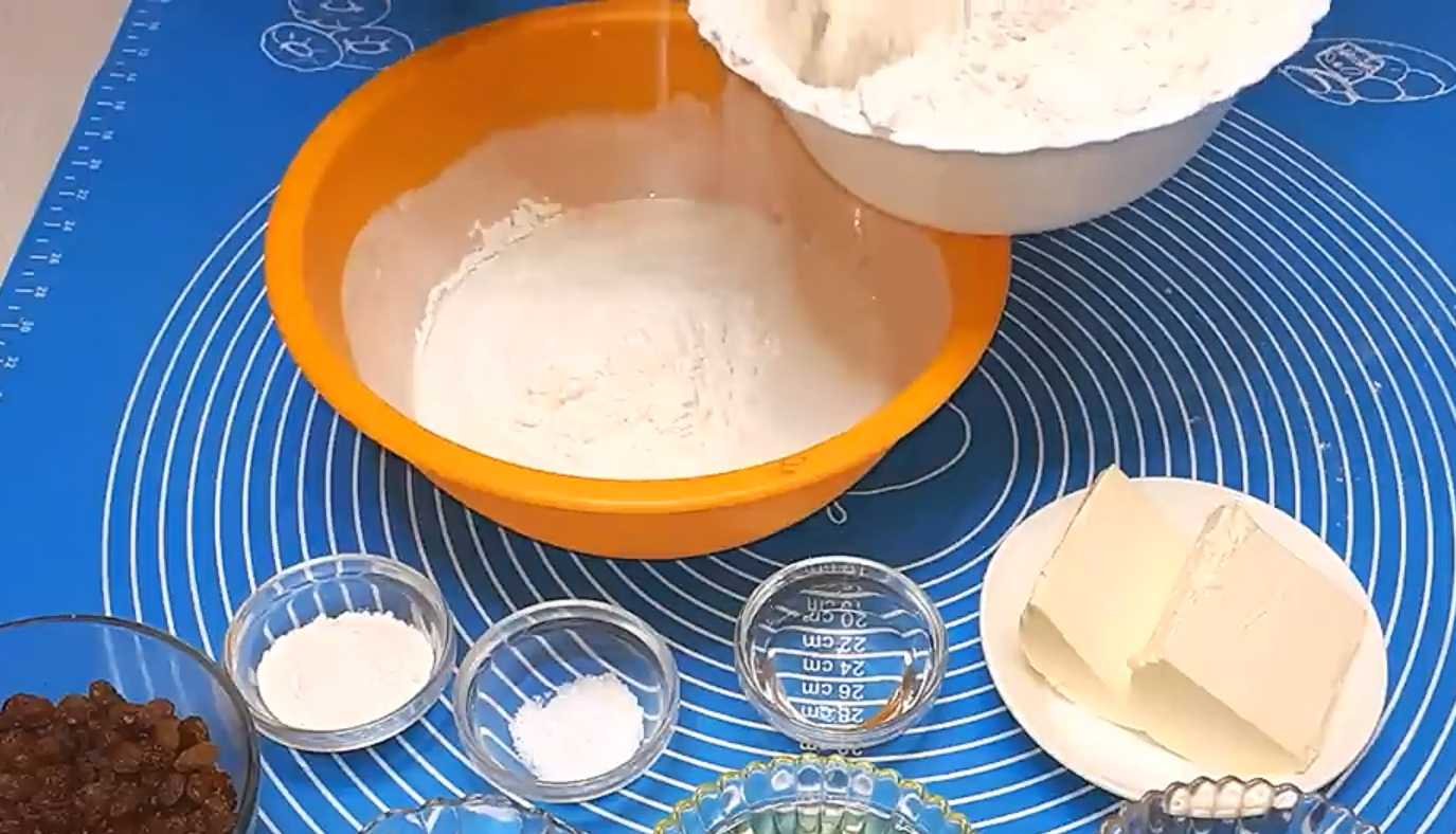 Кулич на дрожжах и кефире-Шаг 1