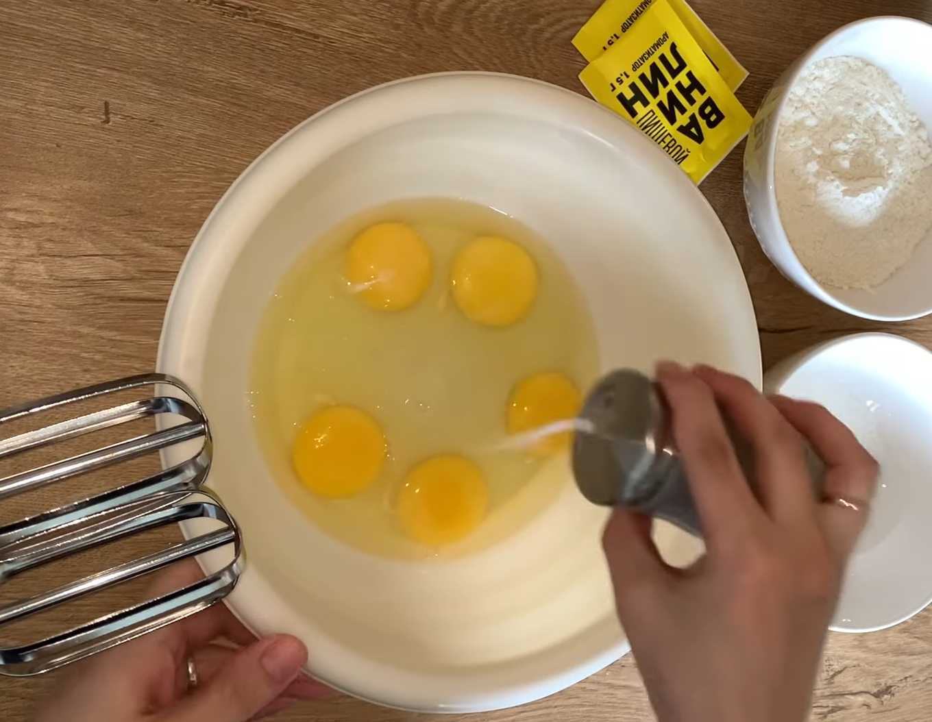 Бисквитный кулич-Шаг 1