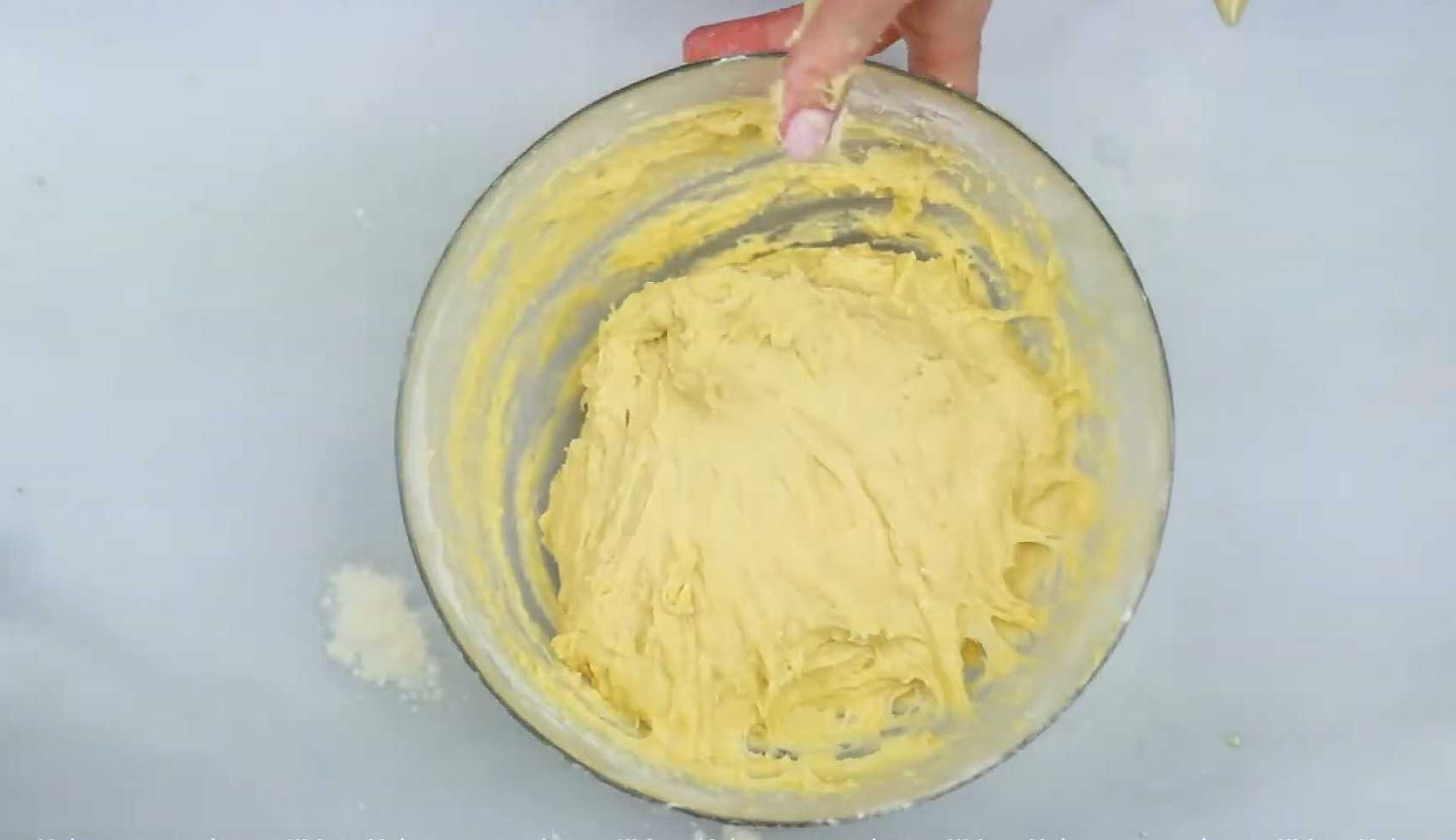 Пасхальный кулич с изюмом-Шаг 7