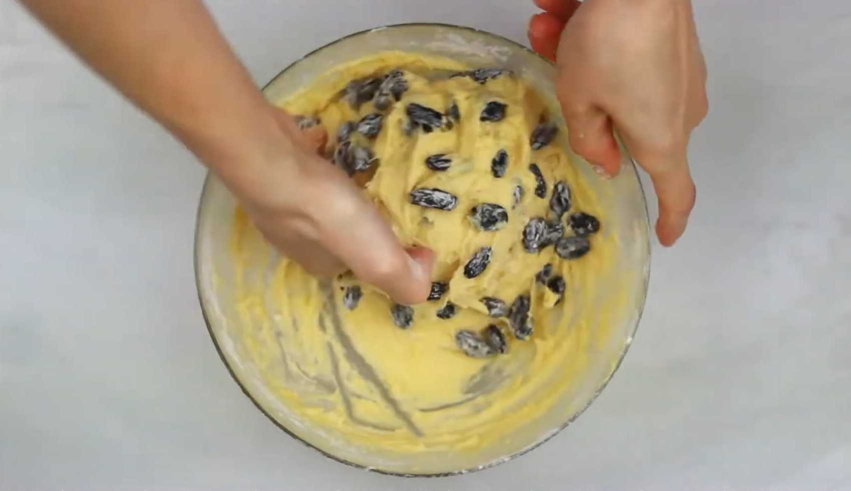 Пасхальный кулич с изюмом-Шаг 9