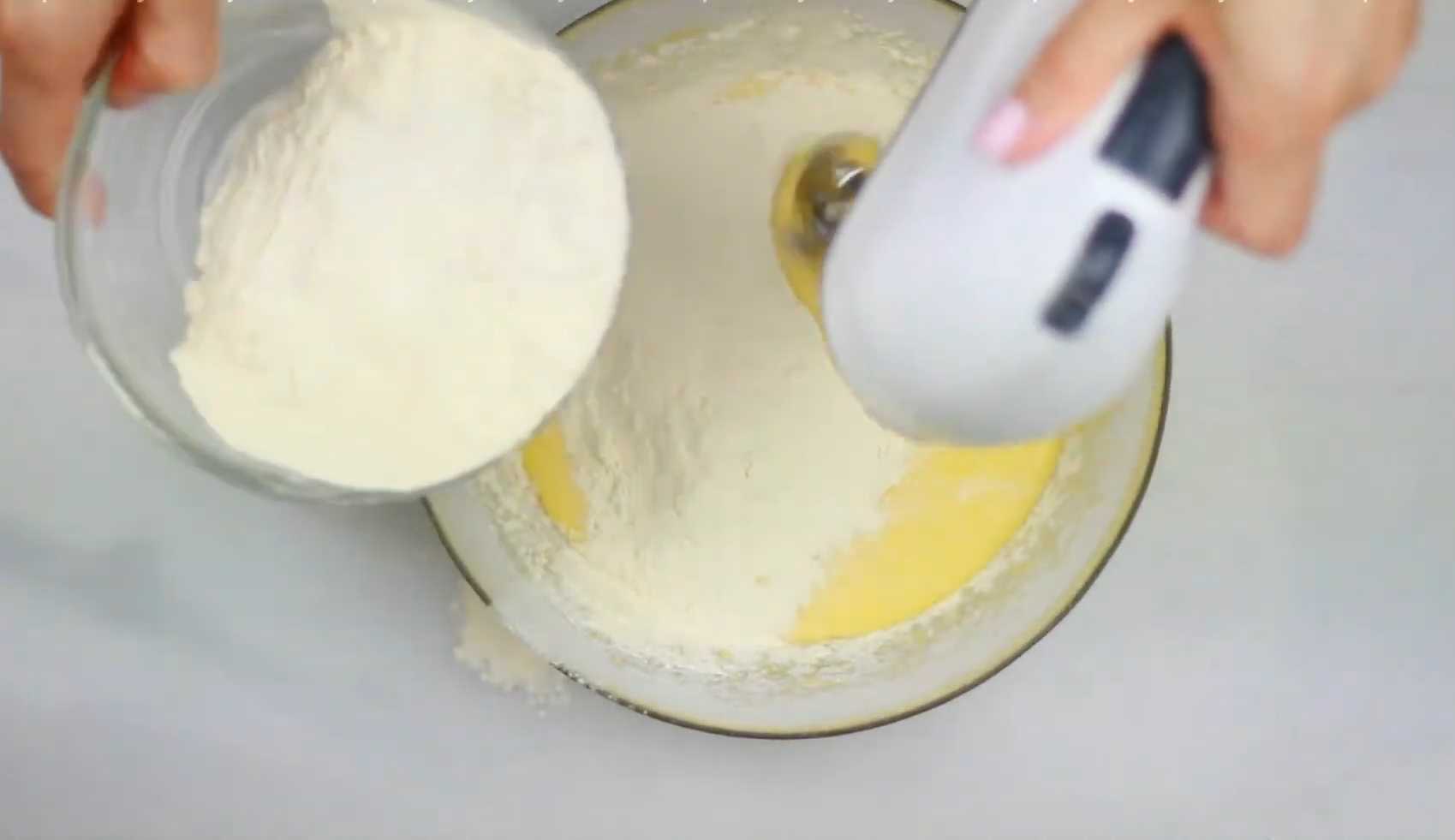 Пасхальный кулич с изюмом-Шаг 2