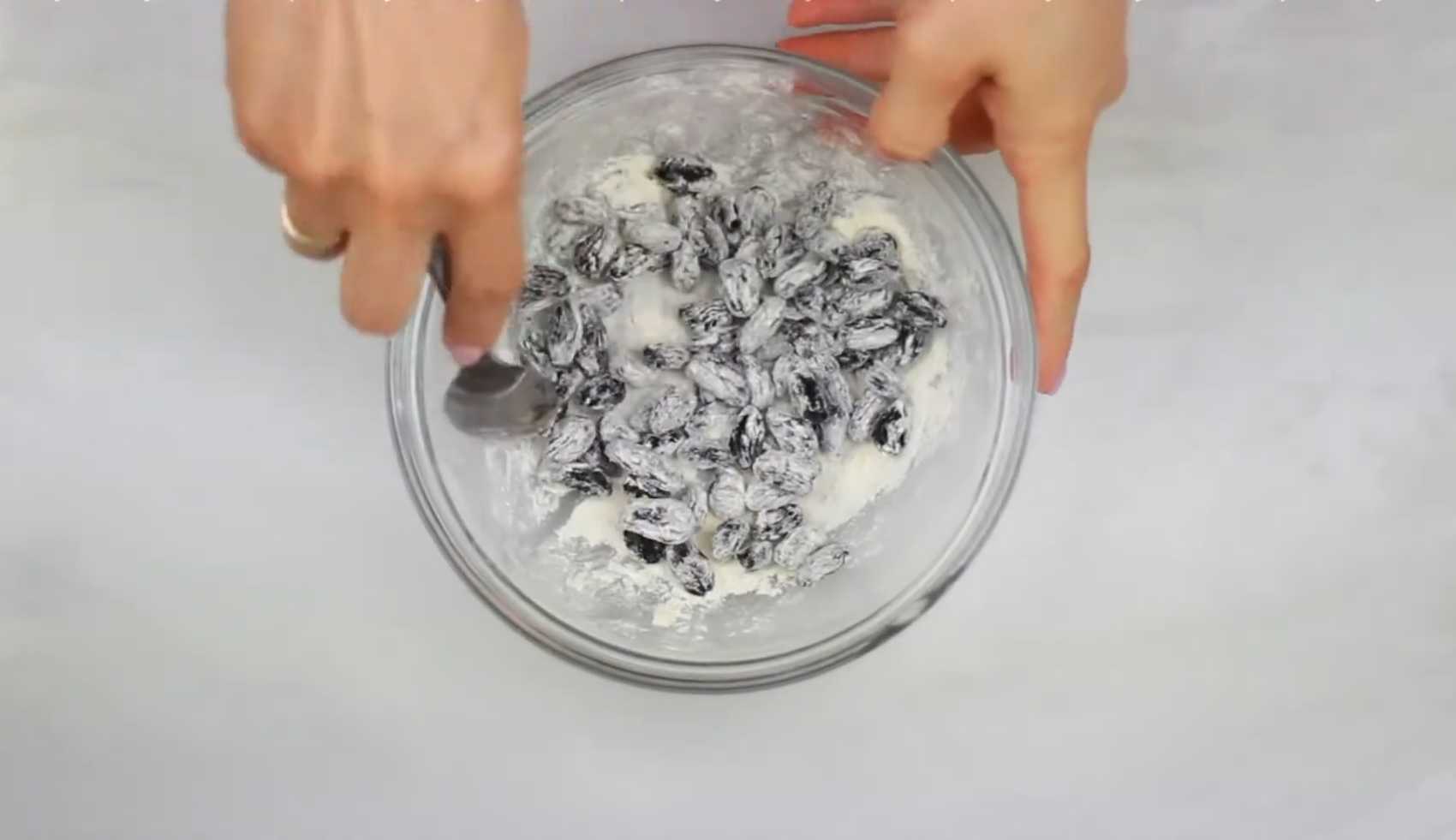 Пасхальный кулич с изюмом-Шаг 8