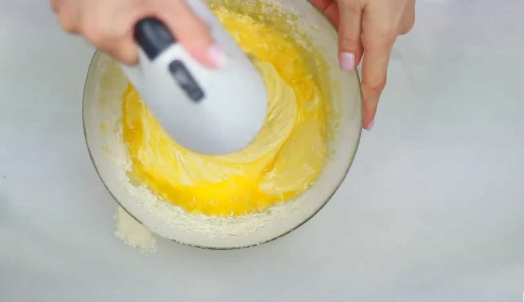 Пасхальный кулич с изюмом-Шаг 3