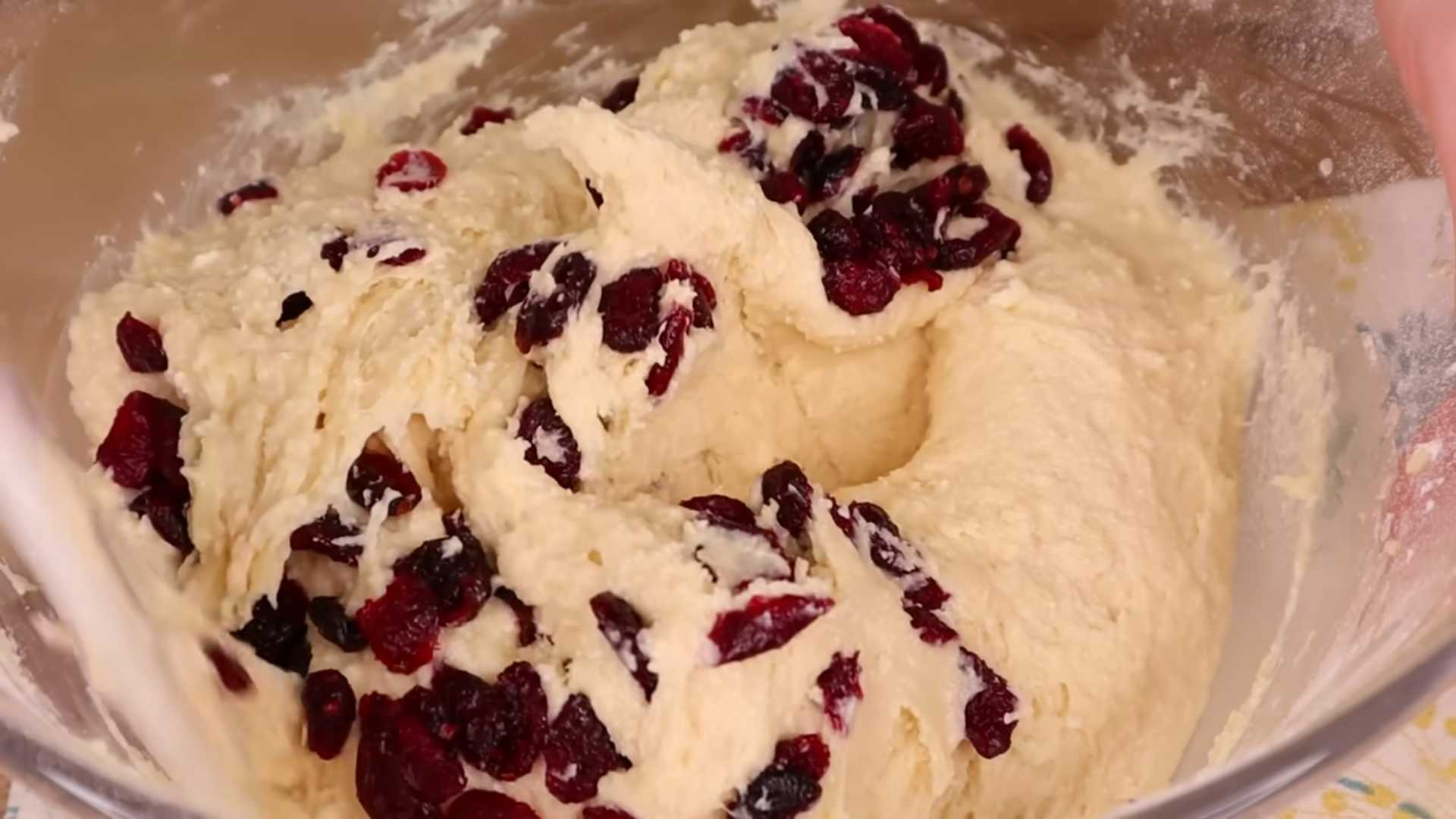 Вкусный кулич без дрожжей с творогом и клюквой-Шаг 6