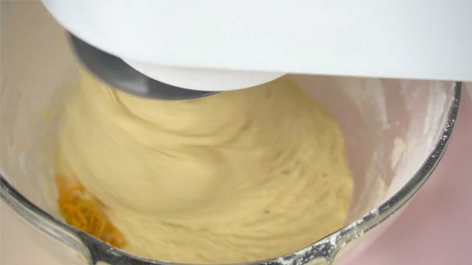 Влажный кулич с сухофруктами и коньячной пропиткой-Шаг 5