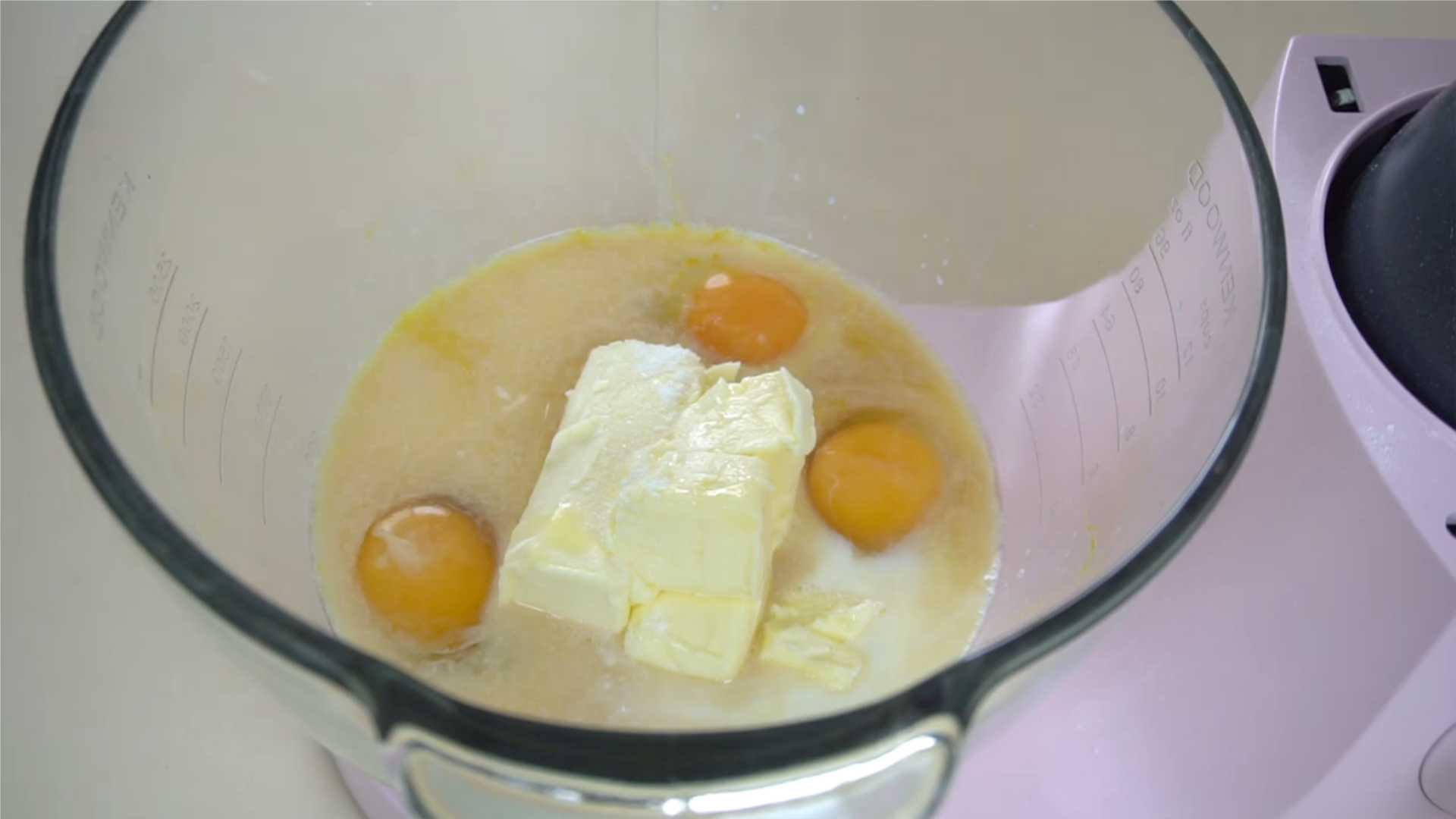 Влажный кулич с сухофруктами и коньячной пропиткой-Шаг 3