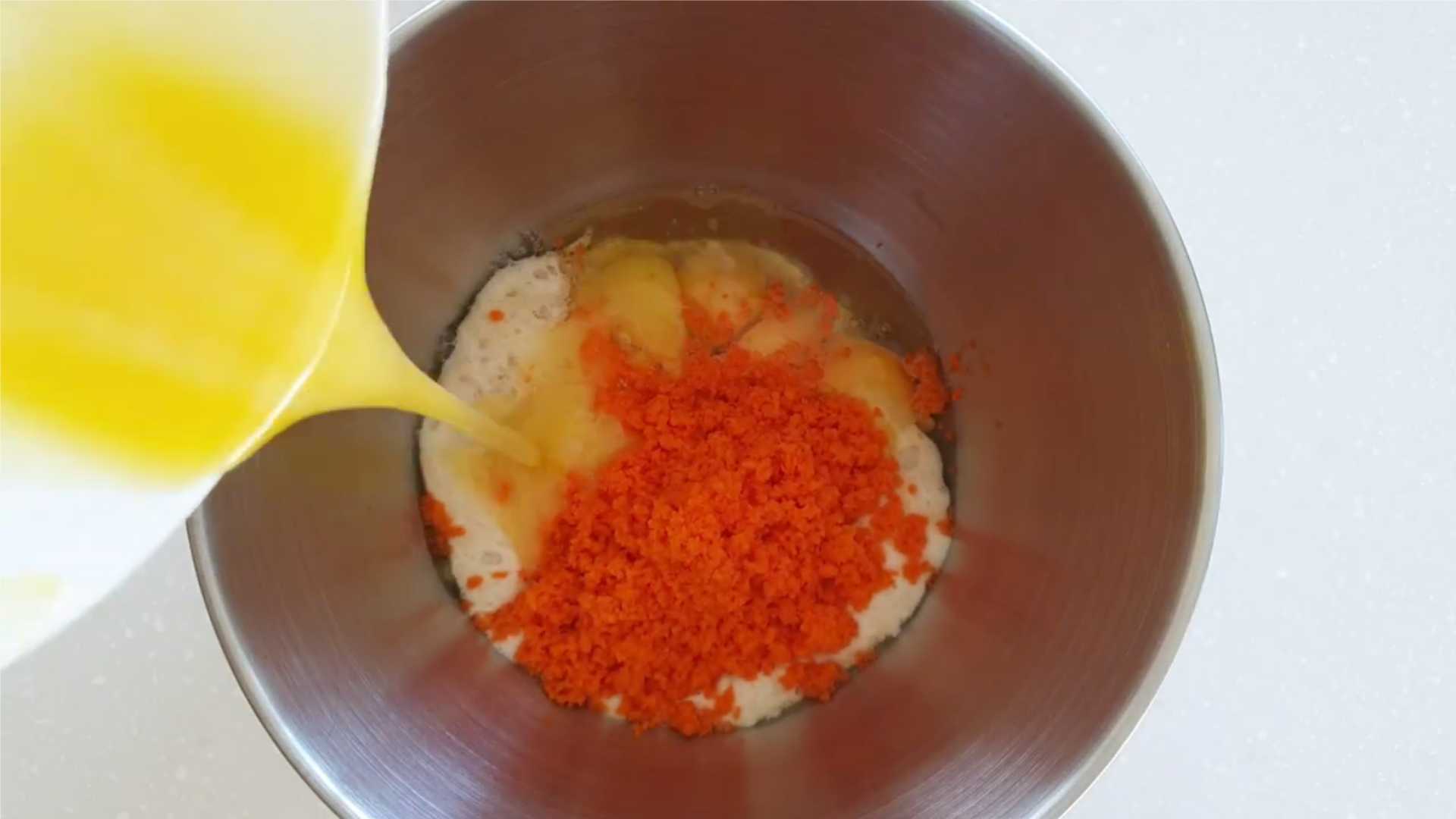 Морковный кулич с апельсиновыми цукатами и итальянской меренгой-Шаг 6