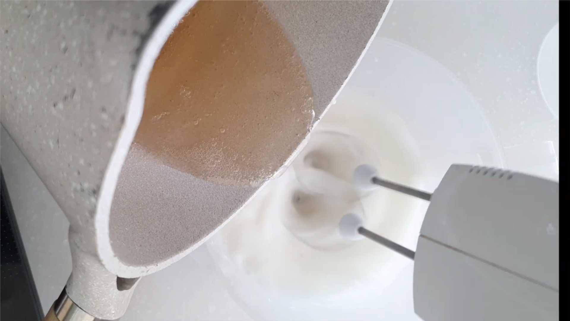 Морковный кулич с апельсиновыми цукатами и итальянской меренгой-Шаг 15