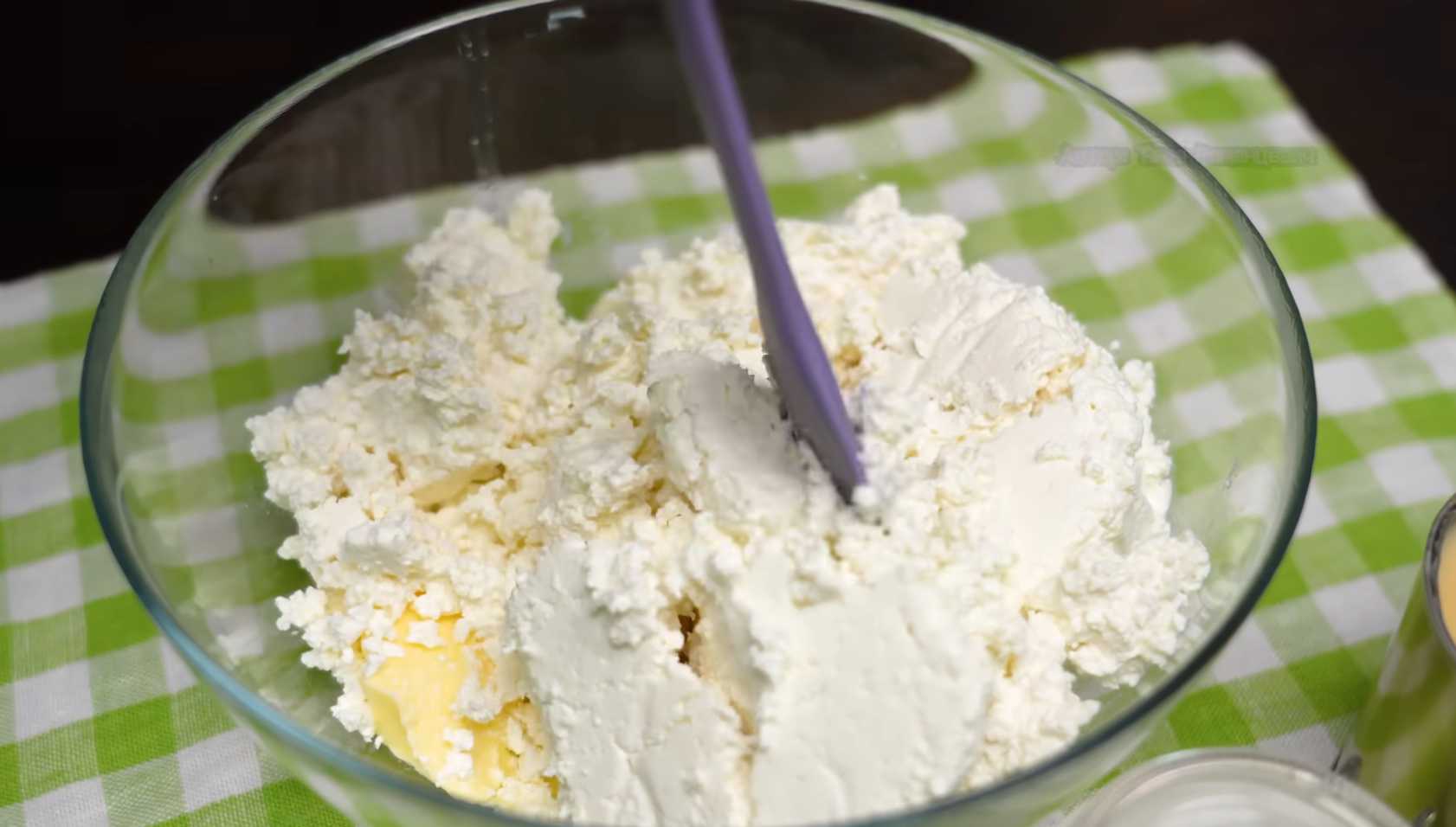 Творожная пасха с цукатами-Шаг 1