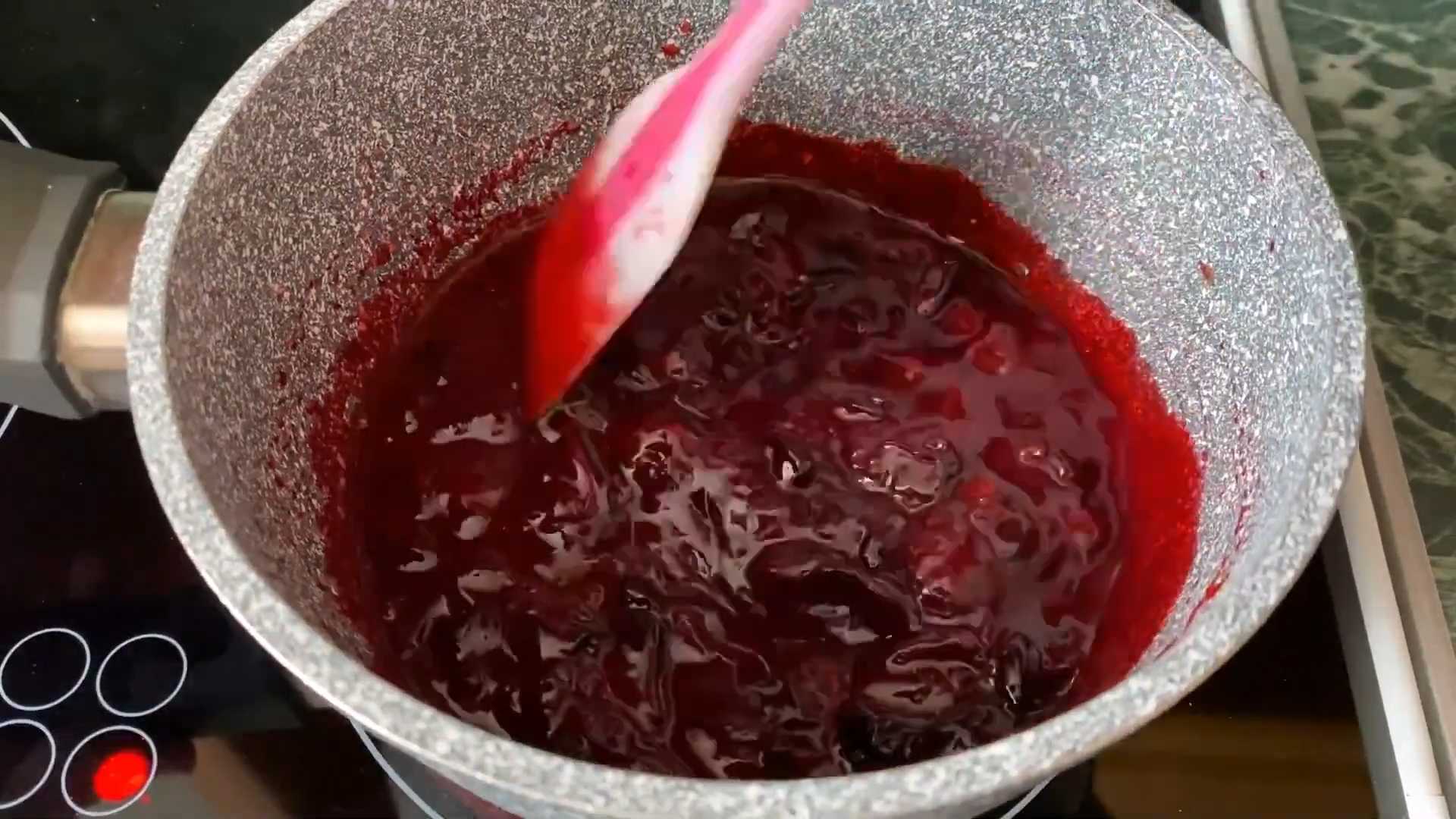 Творожная пасха в шоколадном корпусе с ягодным конфи-Шаг 2