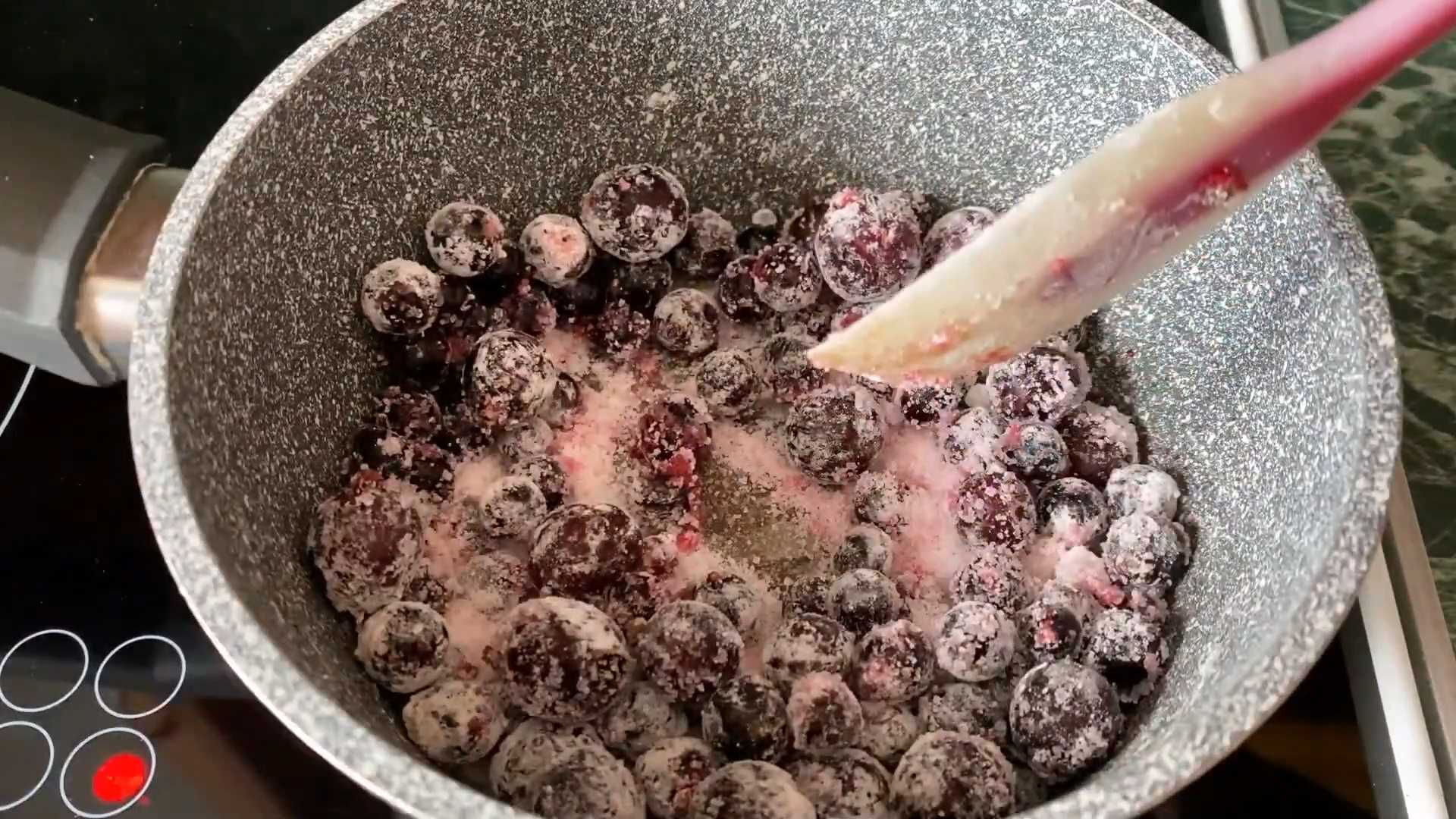 Творожная пасха в шоколадном корпусе с ягодным конфи-Шаг 1