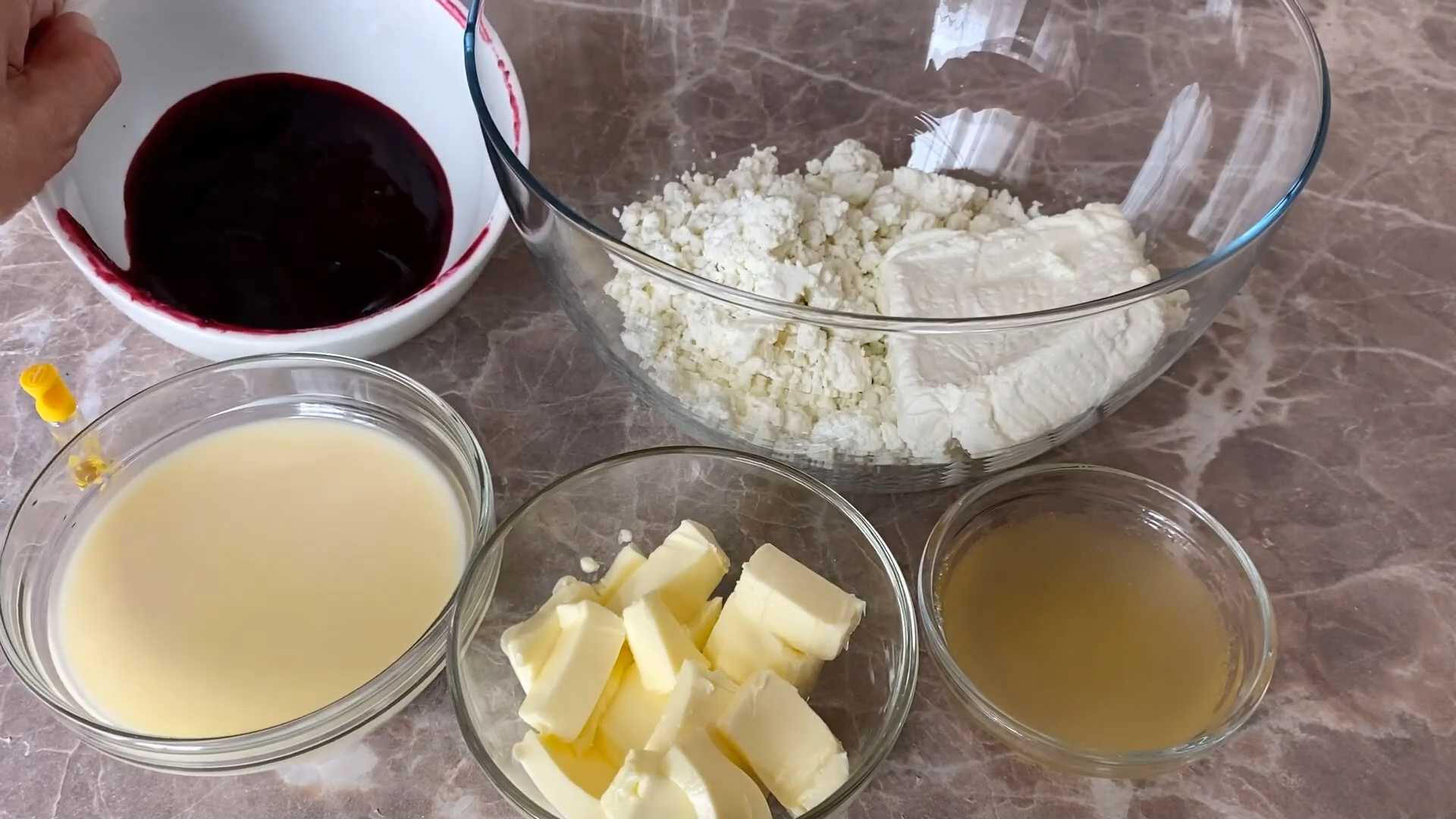 Творожная пасха в шоколадном корпусе с ягодным конфи-Шаг 5