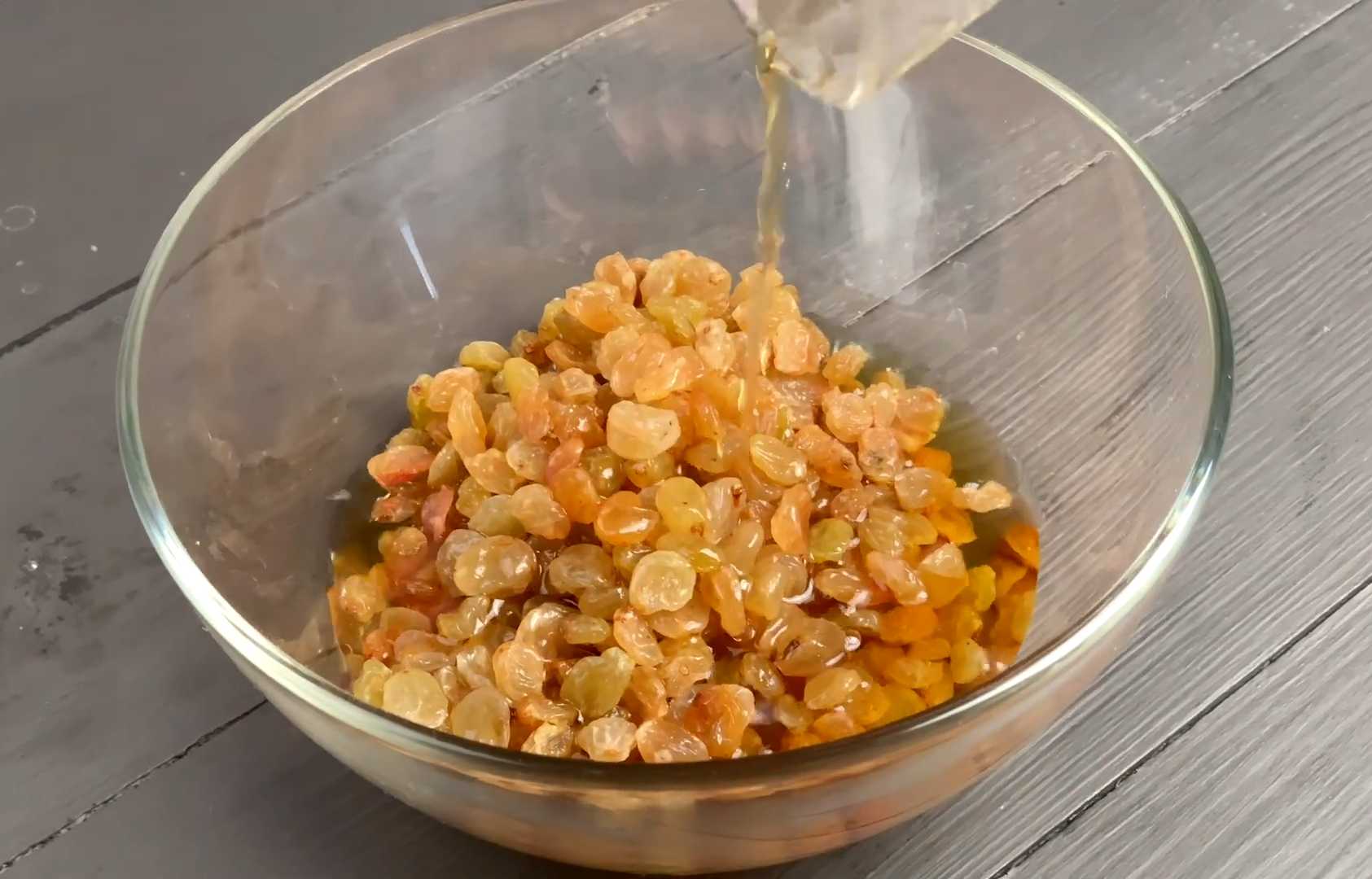 Классический пасхальный кулич с изюмом и коньяком-Шаг 1