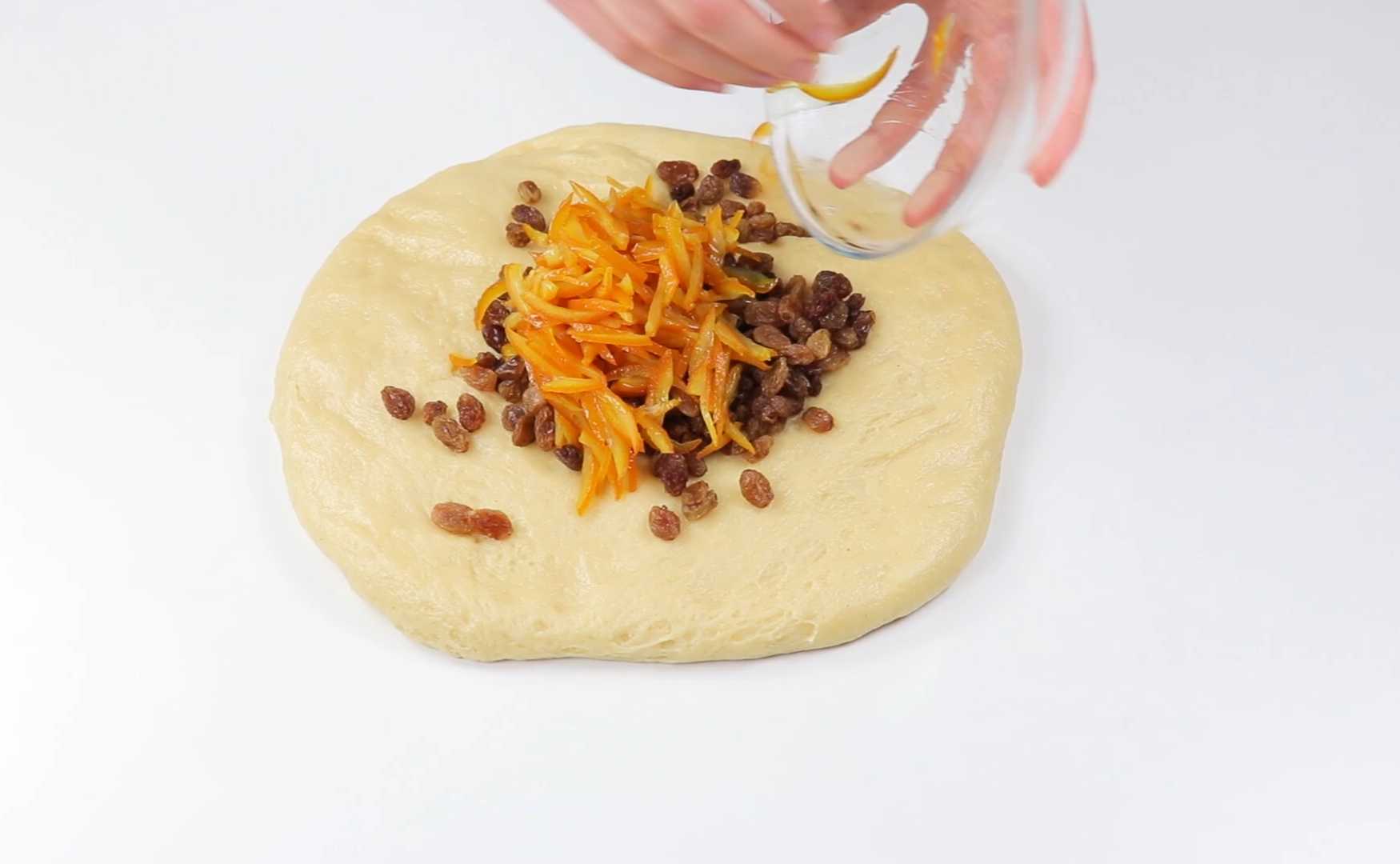 Кулич в духовке на опаре с цукатами и изюмом-Шаг 10