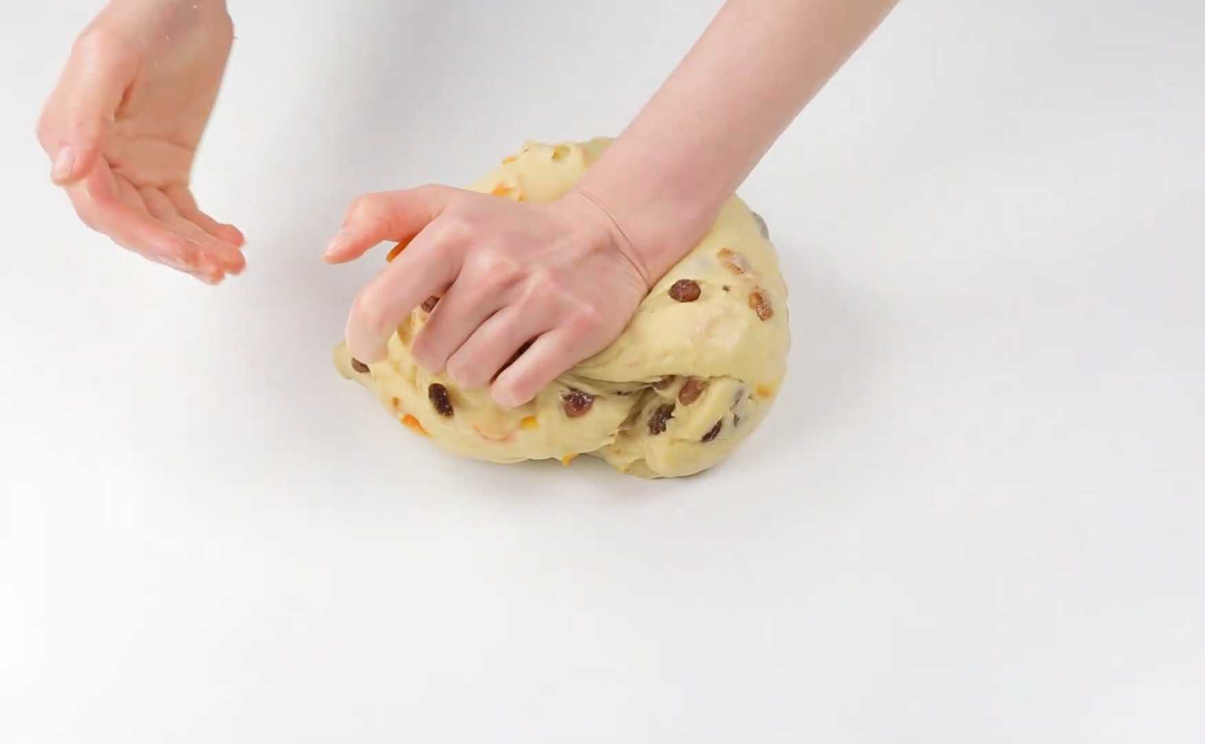 Кулич в духовке на опаре с цукатами и изюмом-Шаг 11