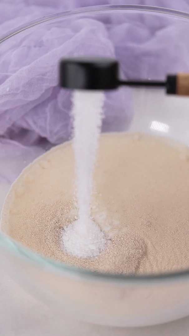 Кулич-венок с начинкой из изюма и орехов-Шаг 1