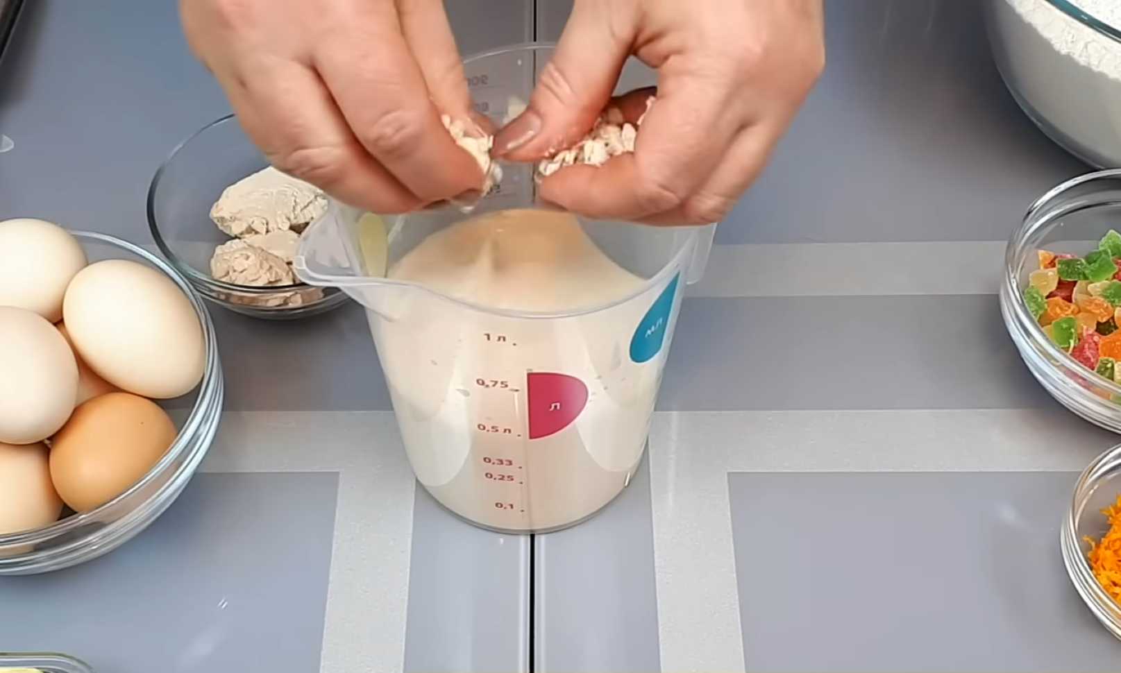 Александрийский кулич на топленом молоке с цукатами-Шаг 1