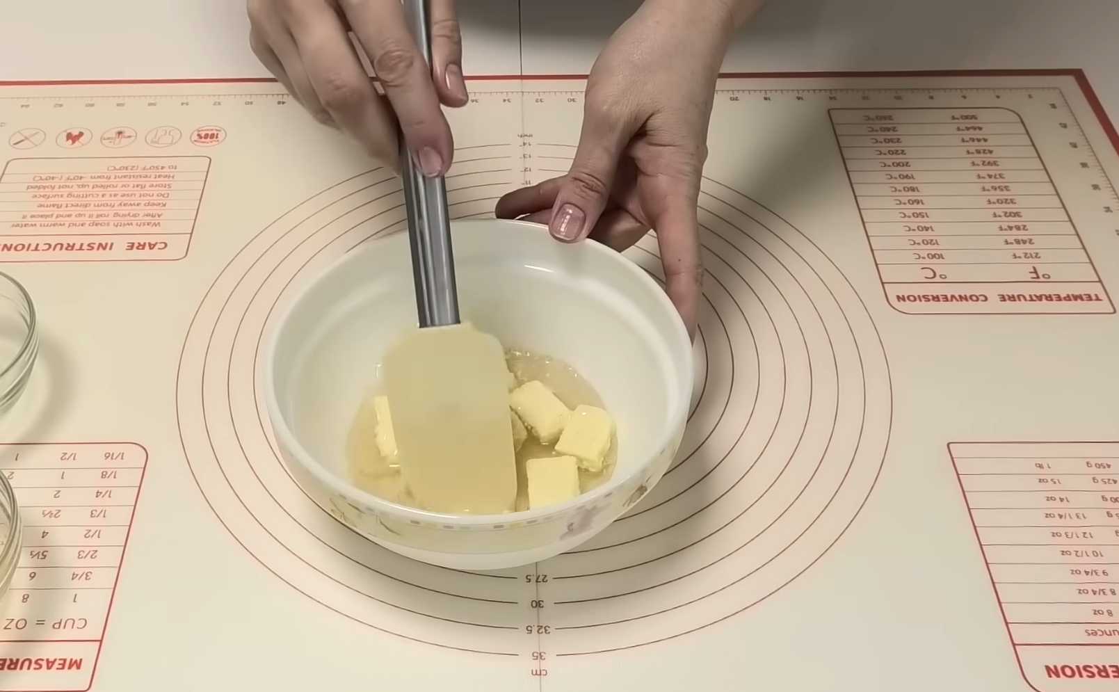 Глянцевая глазурь с белым шоколадом для пасхального кулича-Шаг 4