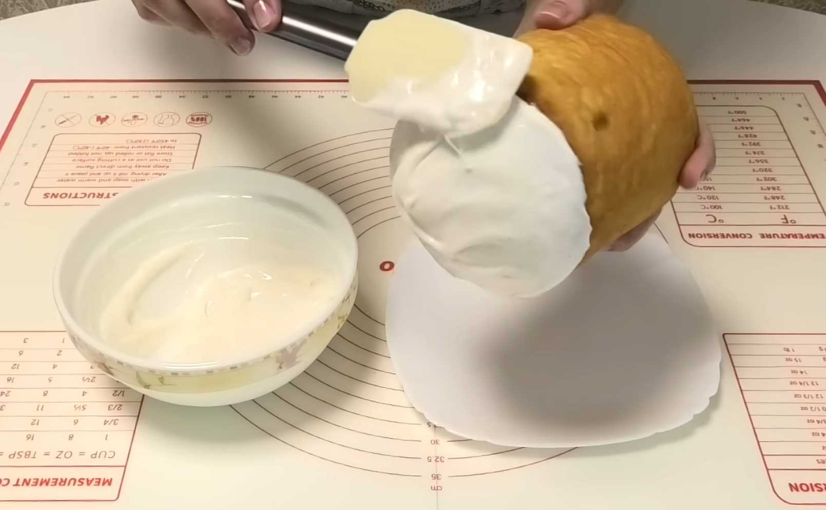 Глянцевая глазурь с белым шоколадом для пасхального кулича-Шаг 10