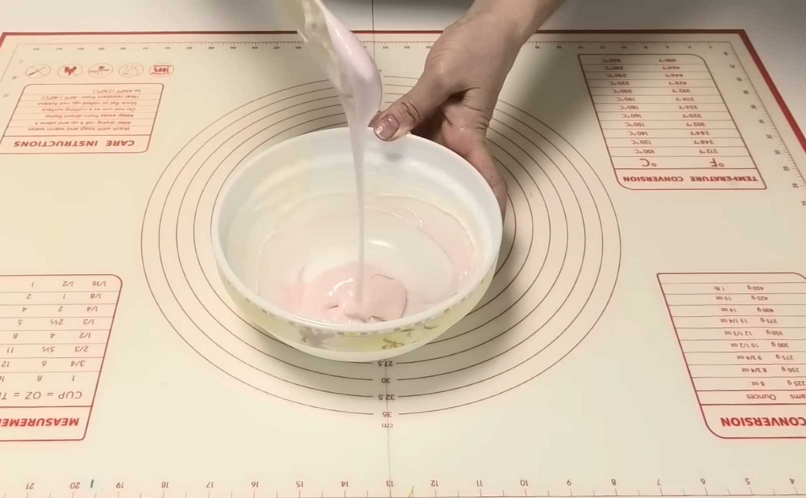 Глянцевая глазурь с белым шоколадом для пасхального кулича-Шаг 9