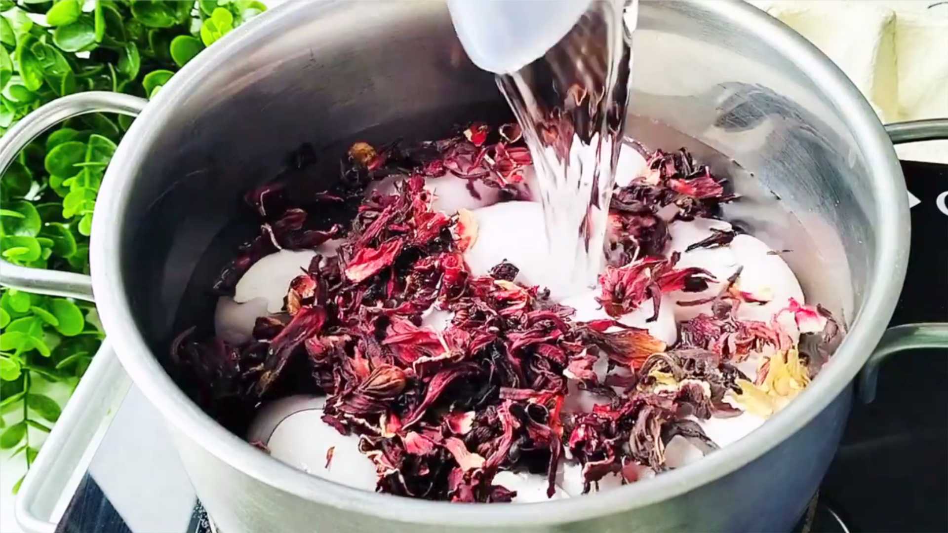 Яйца на Пасху в каркаде-Шаг 3