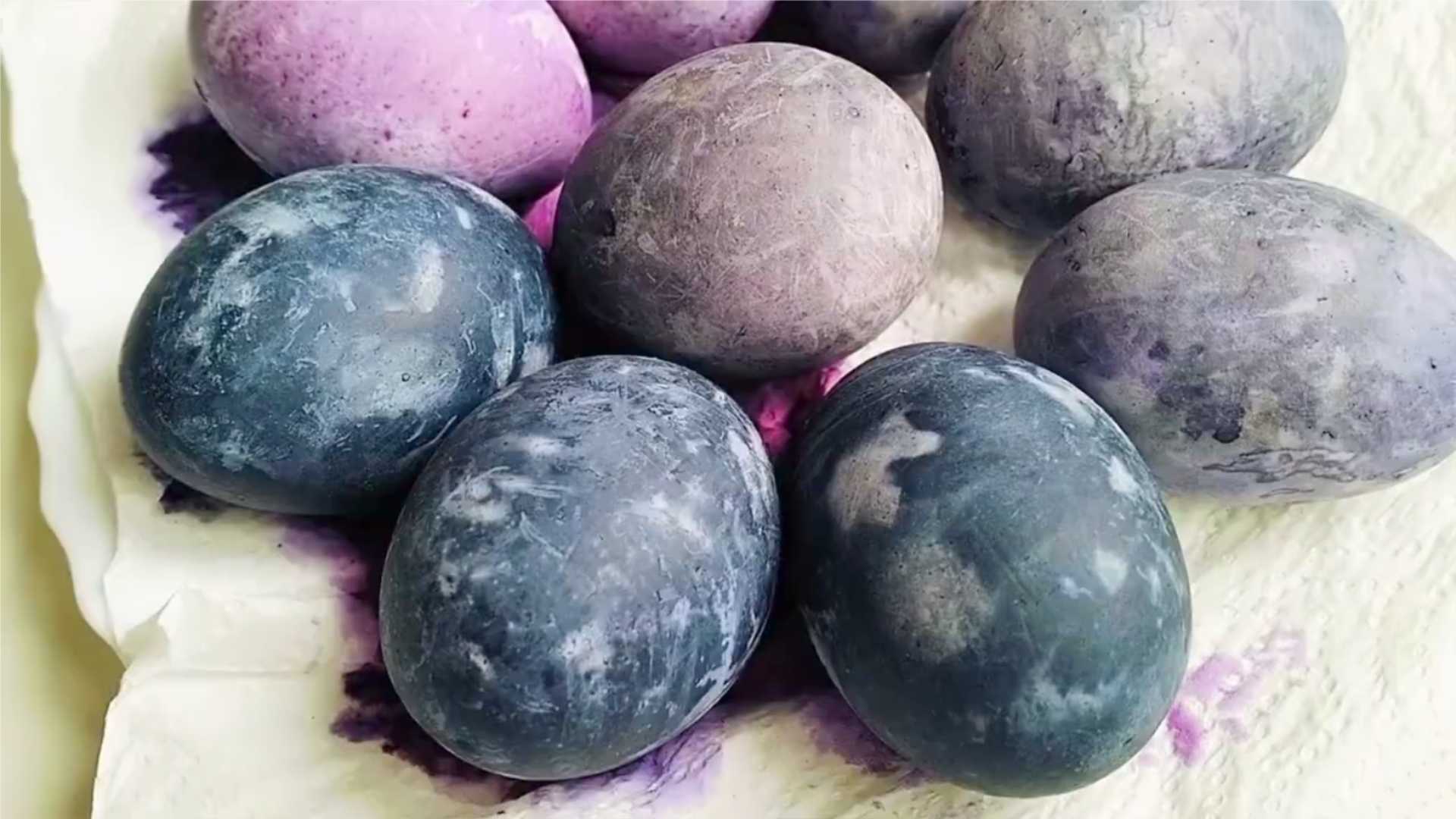 Яйца на Пасху в каркаде-Шаг 9