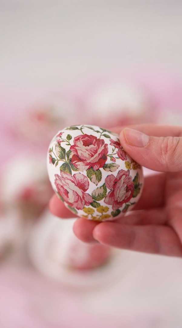 Декупаж пасхальных яиц салфетками и яичным белком-Шаг 8