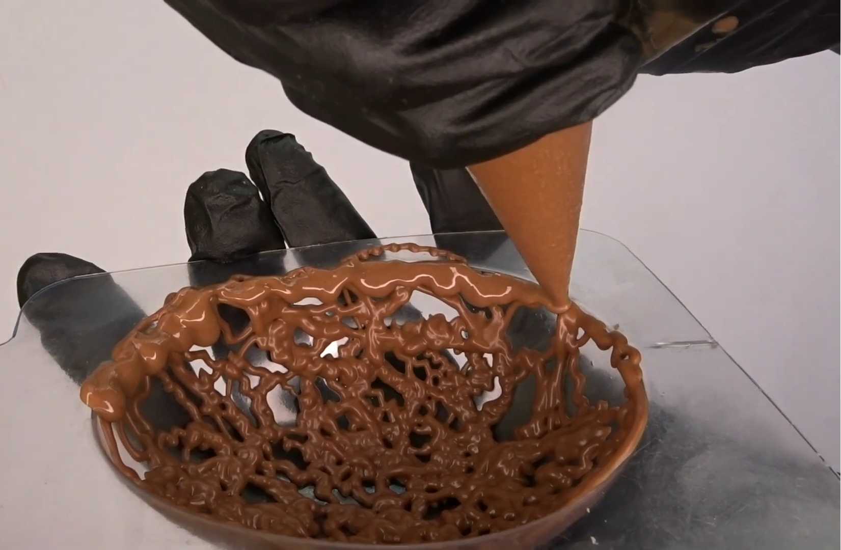 Ажурные шоколадные яйца на пасху-Шаг 4